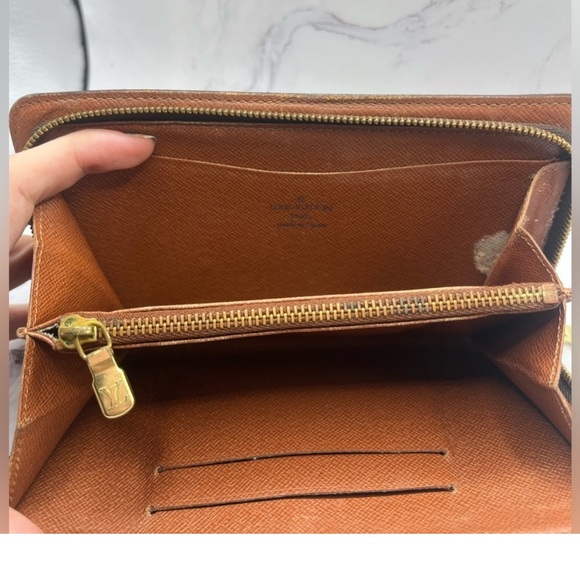 🔥🔥LOUIS VUITTON Zippy Long Wallet Portomone
Vintage Monogram LV - Picture 14 of 16